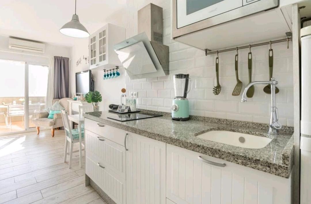בנאלמדנה El Estudio De La Playa Benalbeach Holidays Deluxe מראה חיצוני תמונה